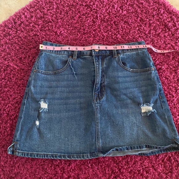 Francesca’s TGLA Distressed Jean Mini Skirt Size Small - Picture 5 of 7